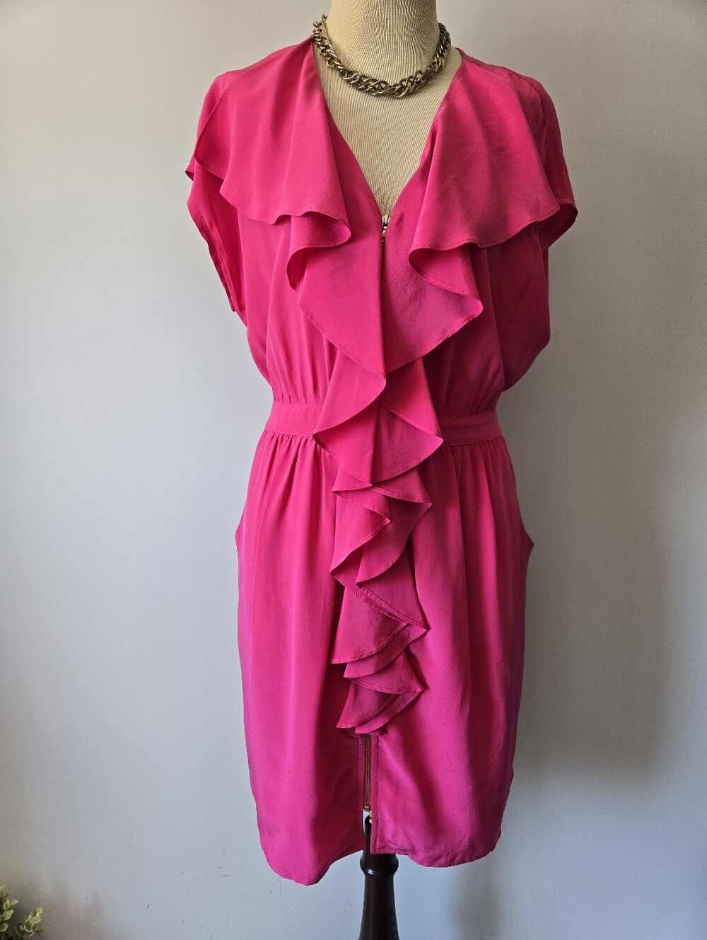Teenflo 100% Silk Pink Ruffle Front Dress With Full Front Zip. Size 10